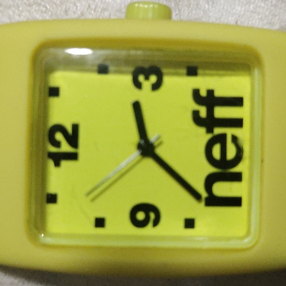Woman's NeFF (Bandit) watch ( needs battery) - Picture 3 of 4